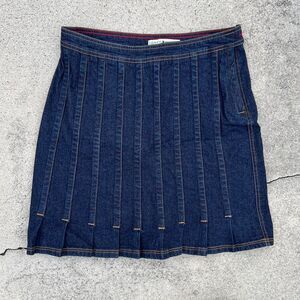 Vintage Y2K women’s Tommy Hilfiger pleated denim skirt size 8
